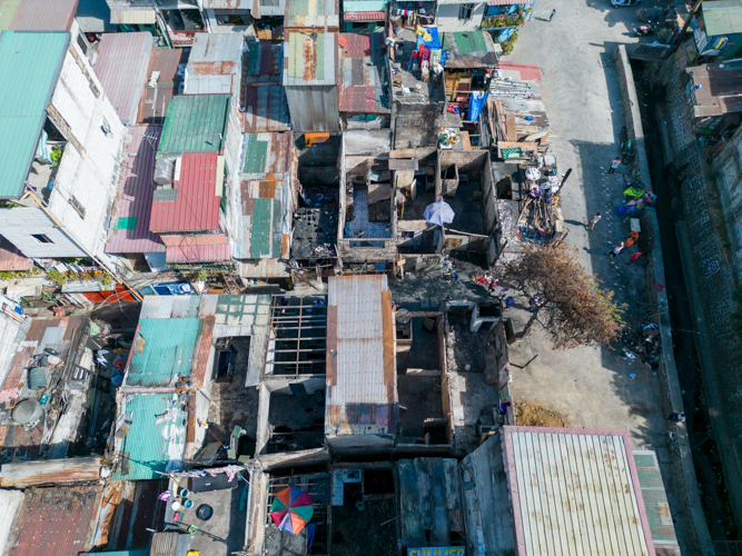 Arial view of homes affected by a fire on February 18 in Barangay Tumana, Marikina City【Photo by Harold Alzaga】