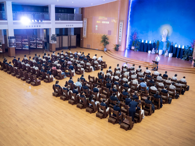 Volunteer training classes took place at the Harmony Hall and Jing Si Auditorium. 【Photo by Matt Serrano】