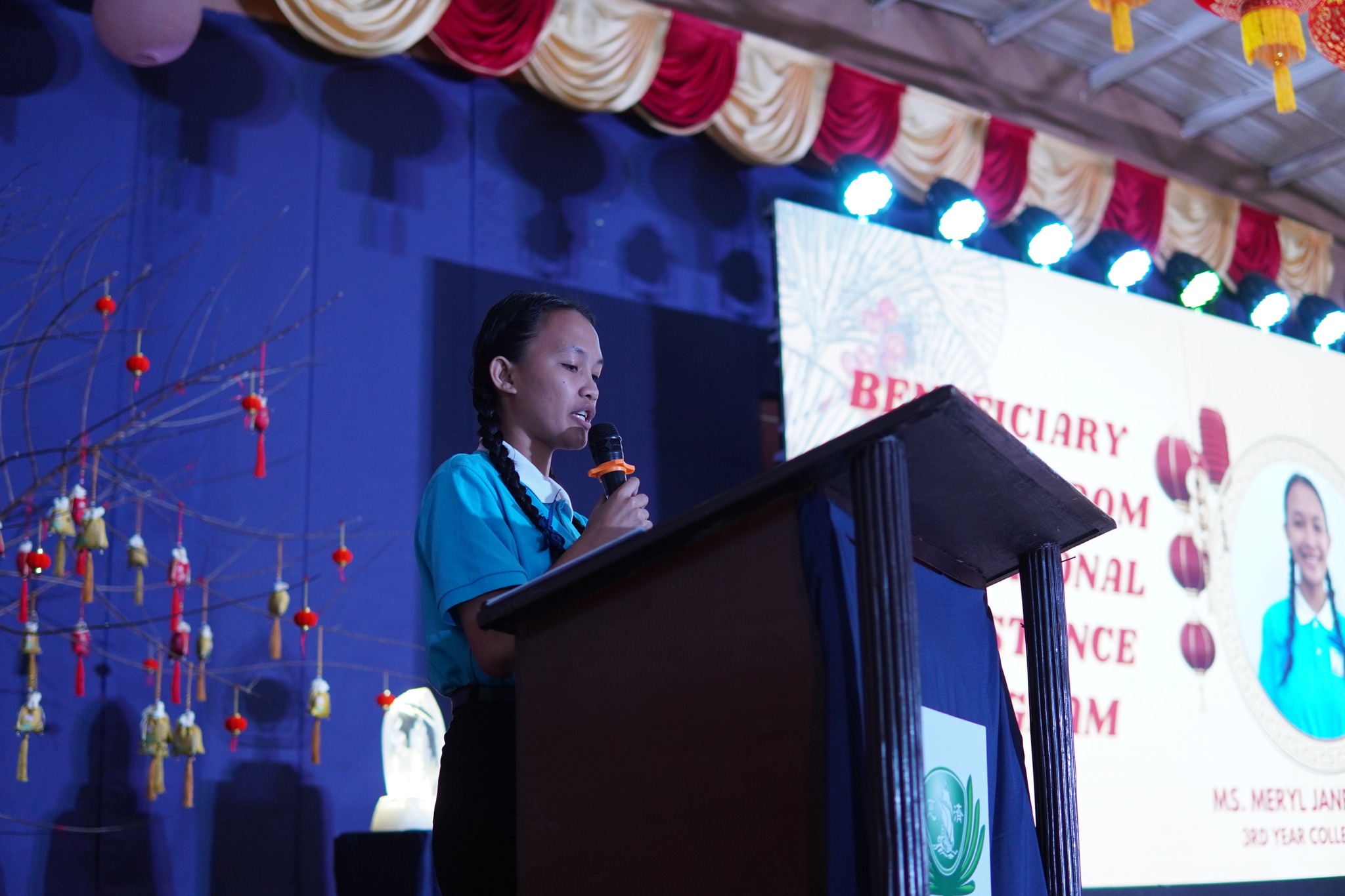 Ms. Lanuza, a third-year college student at USeP, thanked the foundation for the scholarship.【Photo by Tzu Chi Davao】