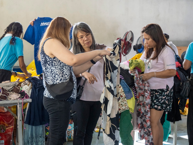 Customers look at the different clothes for sale during the bazaar. 【Photo by Matt Serrano】