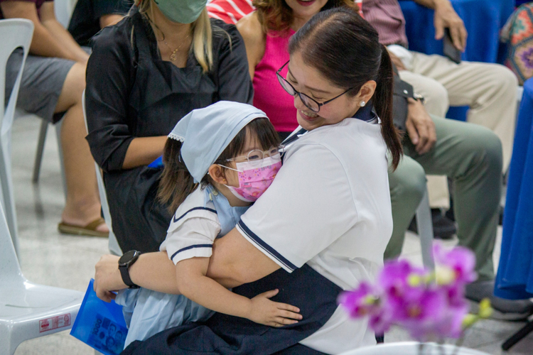 Parents, preschool teachers, and Tzu Chi volunteers helped make the Kiddie Market a memorable occasion for the students. 【Photo by Matt Serrano】