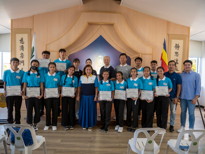 Fourteen (14) new scholars from Pampanga State Agricultural University (PSAU) were welcomed into the Tzu Chi Foundation on October 8 at the Tzu Chi Pampanga office in Angeles City. 【Photo by Matt Serrano】