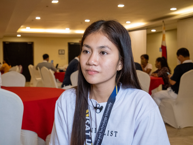 “I want to finish school and find a job. I want to give my mother a beautiful home, to fund a business like a convenience store so she doesn’t have to leave home to work in another town,” Jenny says of her motivation to earn her college diploma. 【Photo by Jeaneal Dando】