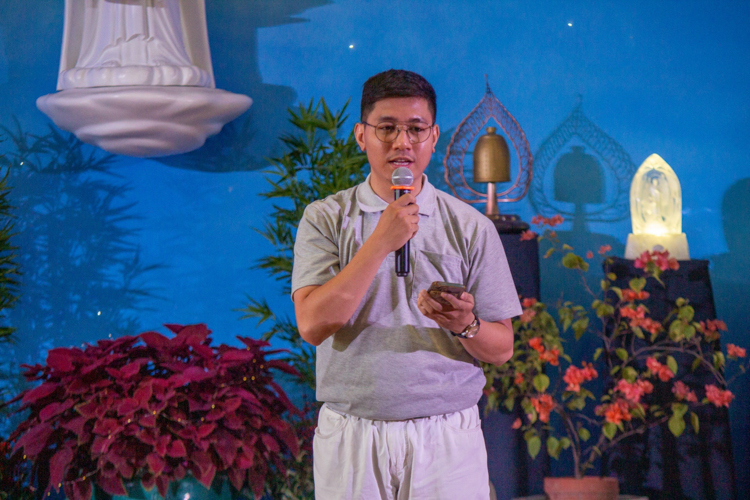 Former Tzu Chi scholar and now volunteer Jamil Carvajal delivers a testimony during the afternoon ceremony. 【Photo by Marella Saldonido】