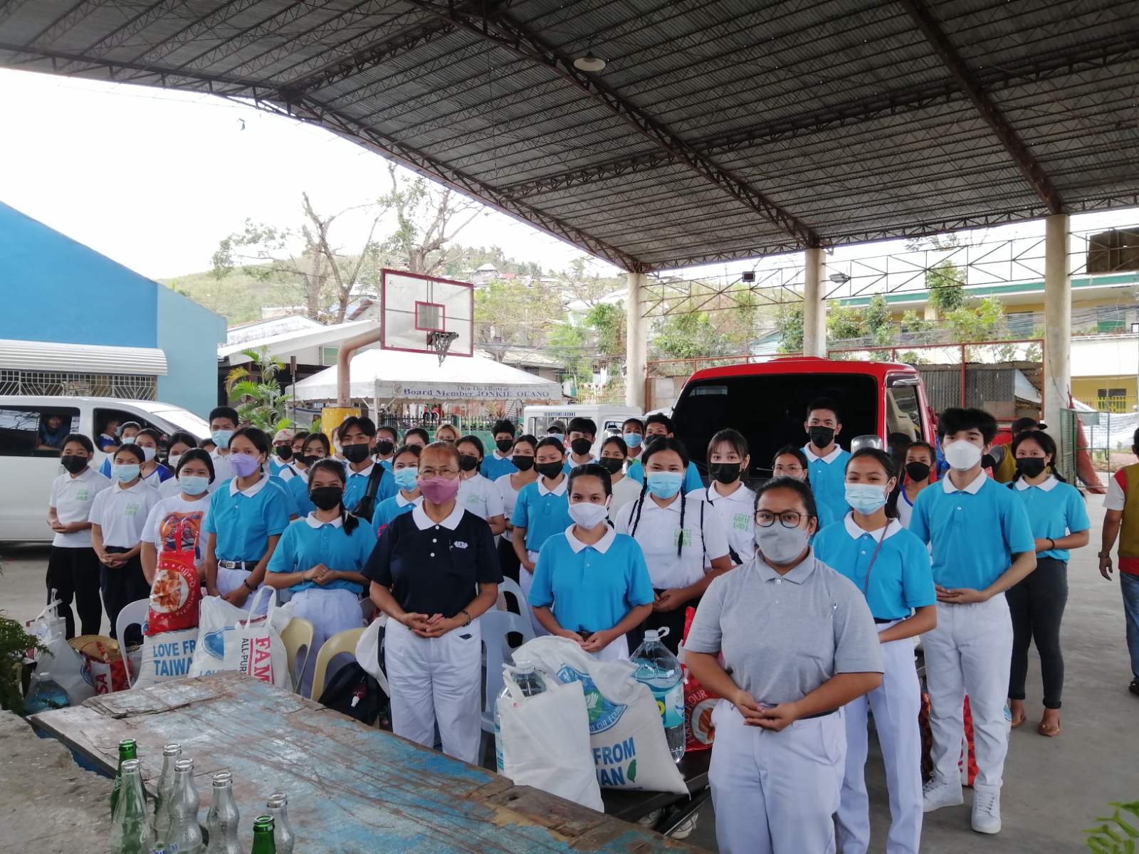 Distribution efforts last December 22 for 62 Tzu Chi scholars in Barangay Pulpogan 