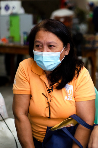When her husband Juan had two strokes, his wife Marie Ann Villanueva took charge of his care and their day-to-day needs. 【Photo by Michael Sanchez】 