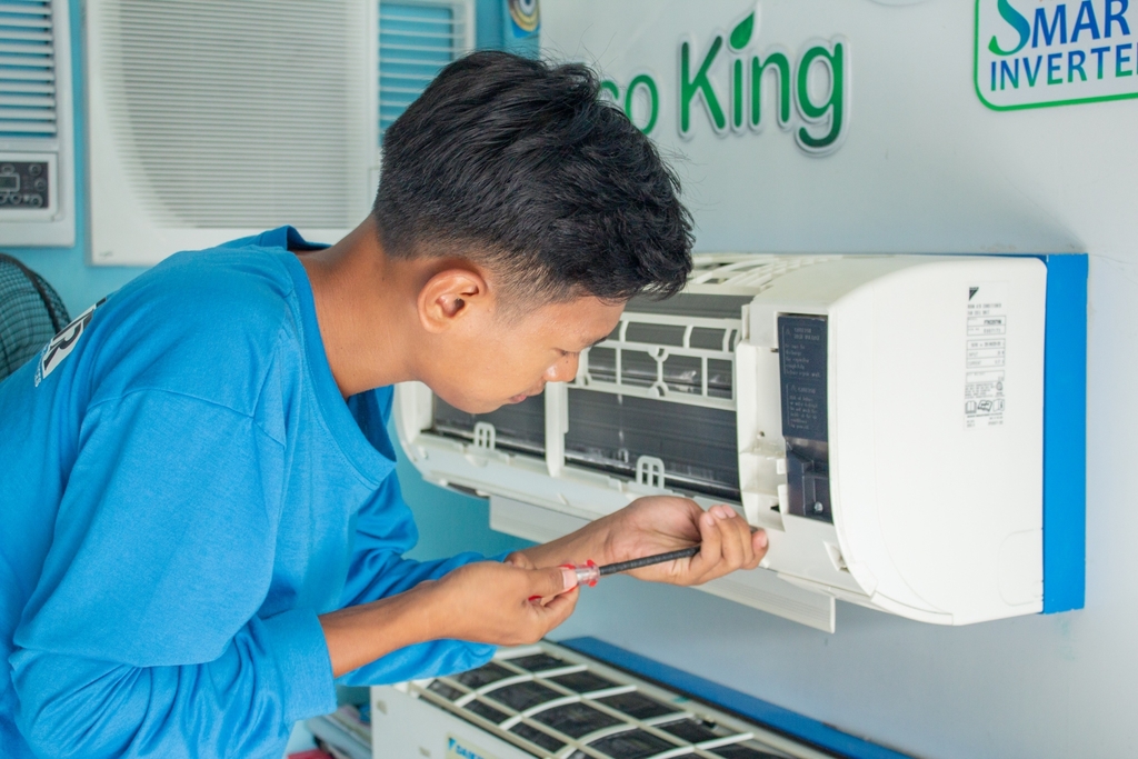 Scholars learn on the field as they immerse in their practice, participating in on-the-job training.