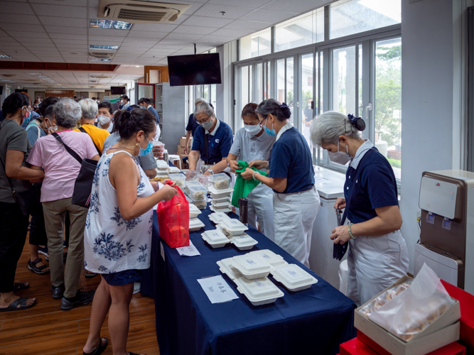 More vegetarian food and products were available at Harmony Hall.【Photo by Daniel Lazar】