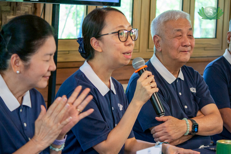 Deputy CEO Peggy Sy Jiang (second from left) discusses the power of each runner to change the lives of Tzu Chi scholars. That is the concept of “Kindness Kilometers.” For each kilometer run, scholars are supported throughout their education.