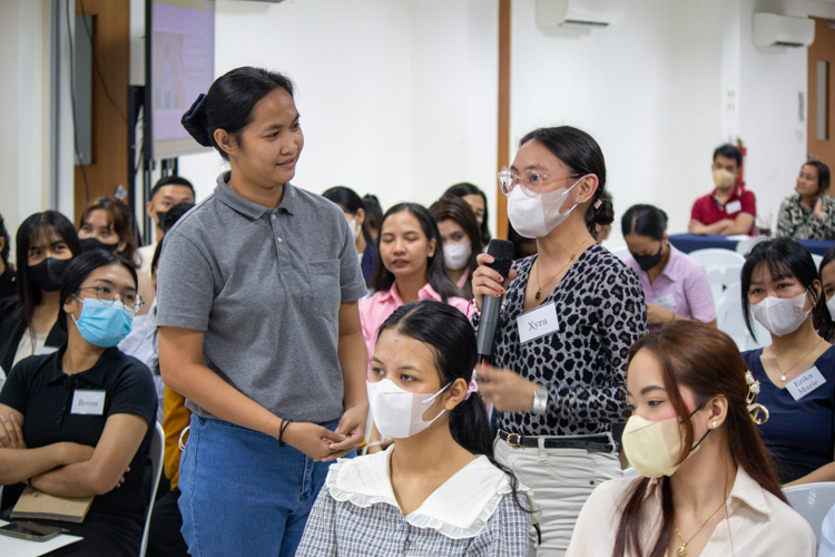 Now on its second year, the Mock Interview and Career Talk prepares graduating Tzu Chi scholars to face real-world job interviews. Scholars are encouraged to speak up and practice their delivery of answers, for guest speakers to give feedback and advice. 【Photo by Marella Saldonido】