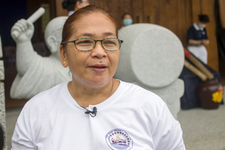 Celenia Espinar receives Ensure meal replacement formula for her son Argie. Electrocuted in his attempt to help put out a fire in 2013, he is bedridden and relies completely on his mother for day-to-day care.【Photo by Matt Serrano】