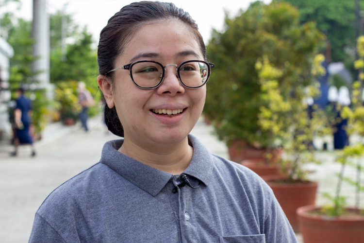 Nathania Tan was one of the volunteers who worked on the mountain prop on the base of the hologram of Buddha. 【Photo by Matt Serrano】