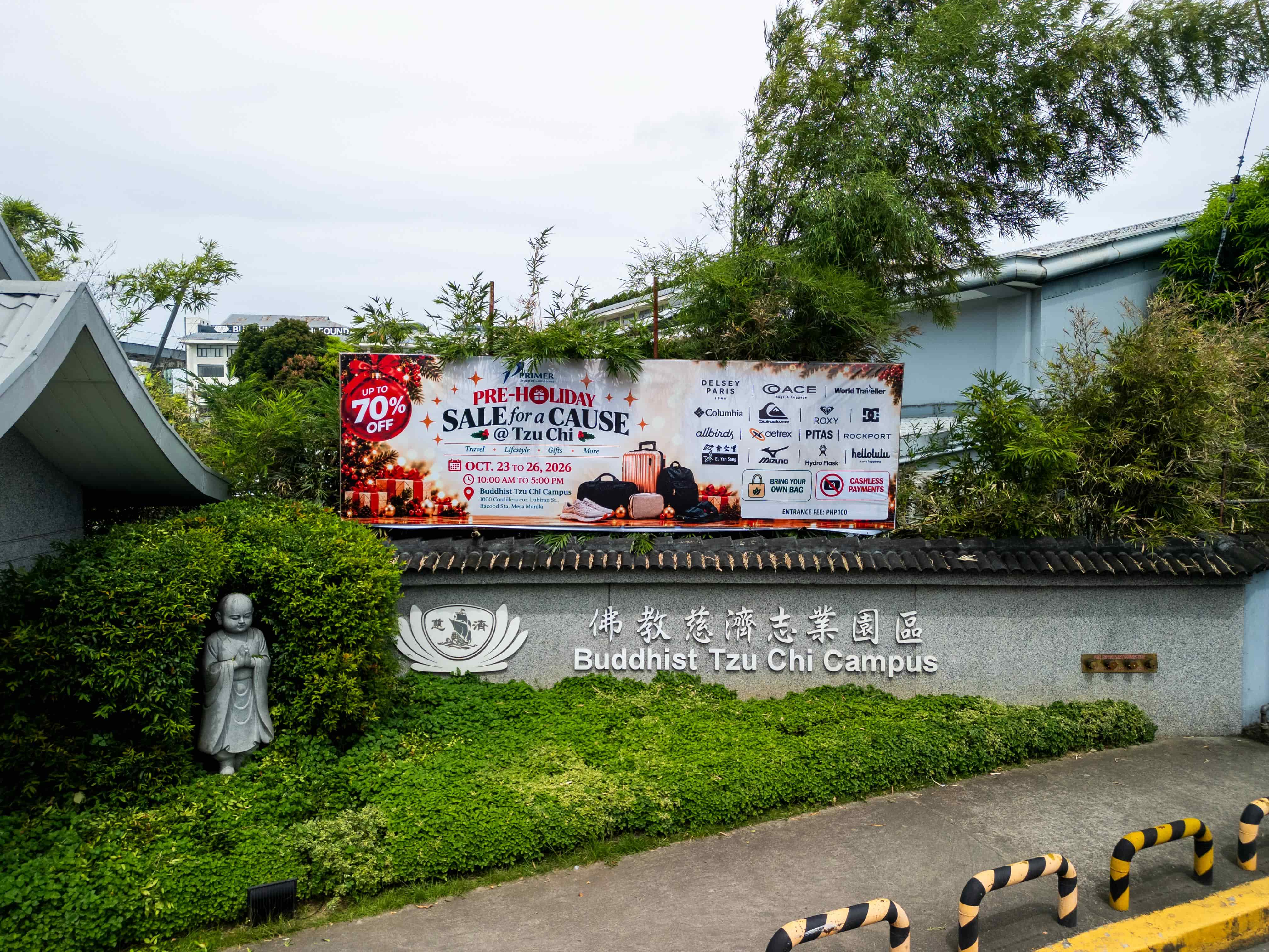 Welcoming shoppers to Tzu Chi’s main campus in Lubiran cor. Cordillera Sts., Bacood, Sta. Mesa. A vibrant signage is up, greeting everyone with incredible deals of up to 70% off for a great cause.