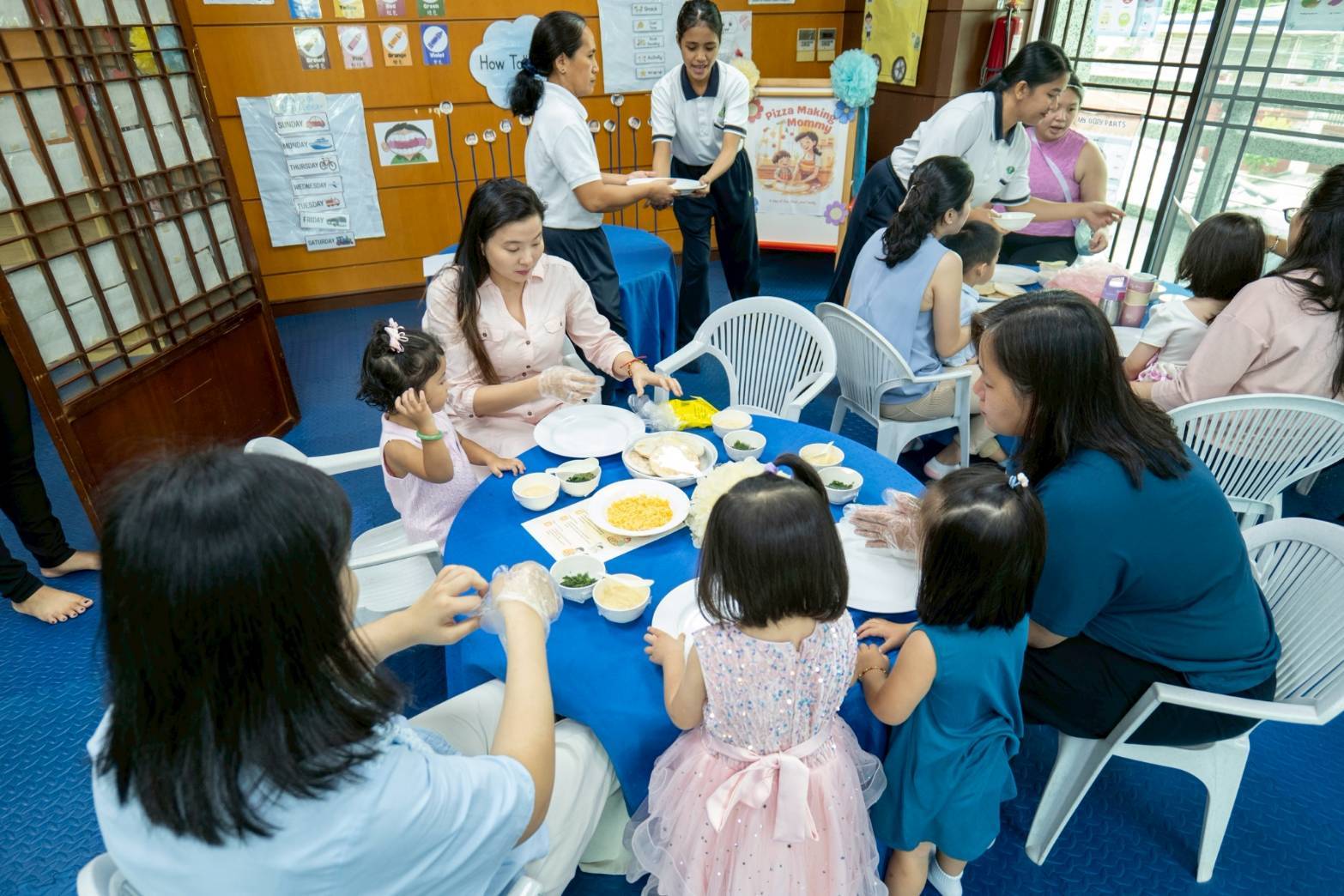Mothers shared a happy bonding  moment with their children as they worked together to make pizza. 
