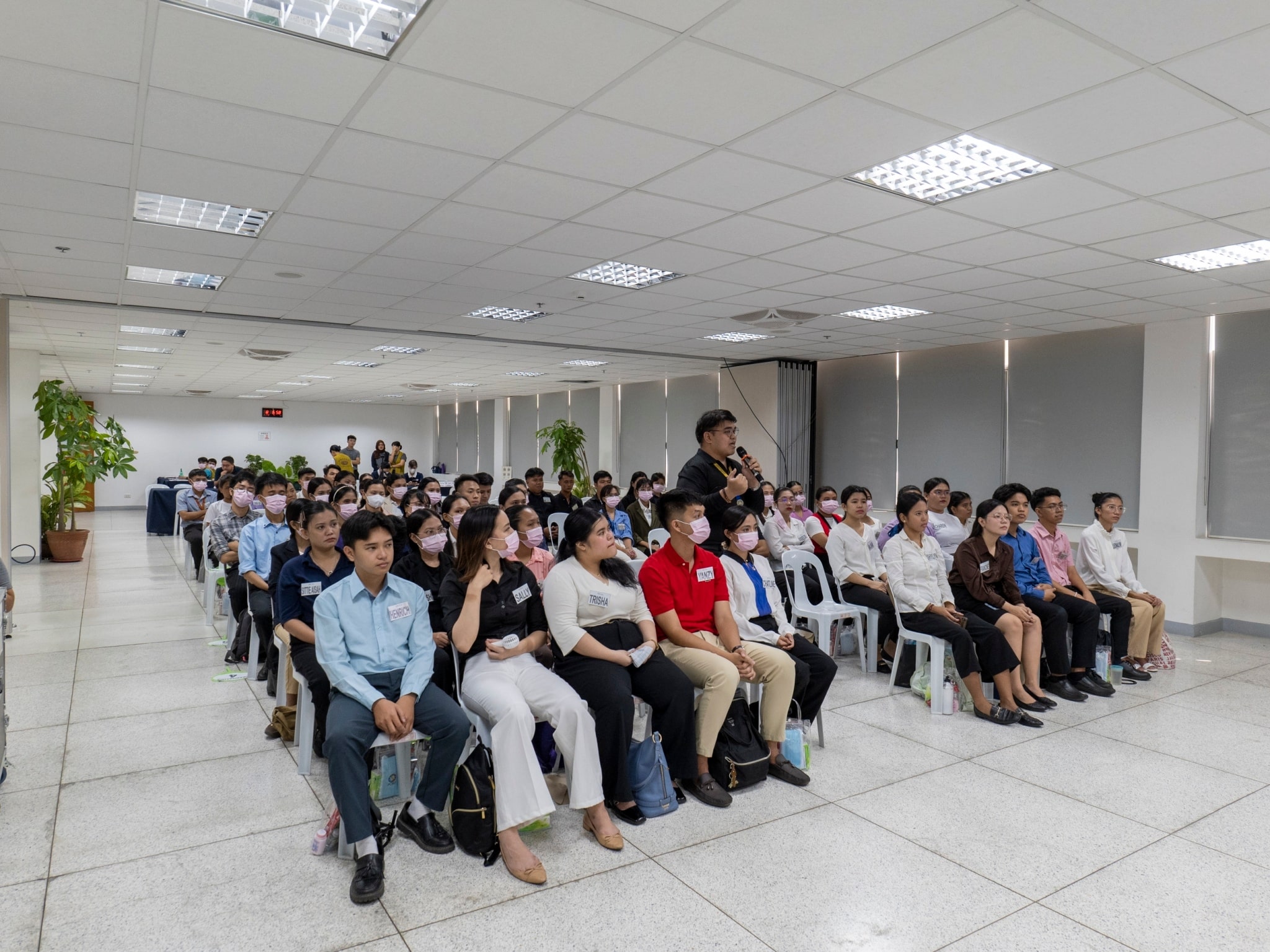 Before the mock interview, 60 graduating Tzu Chi scholars shared lessons learned from their years in college. 【Photo by Matt Serrano】