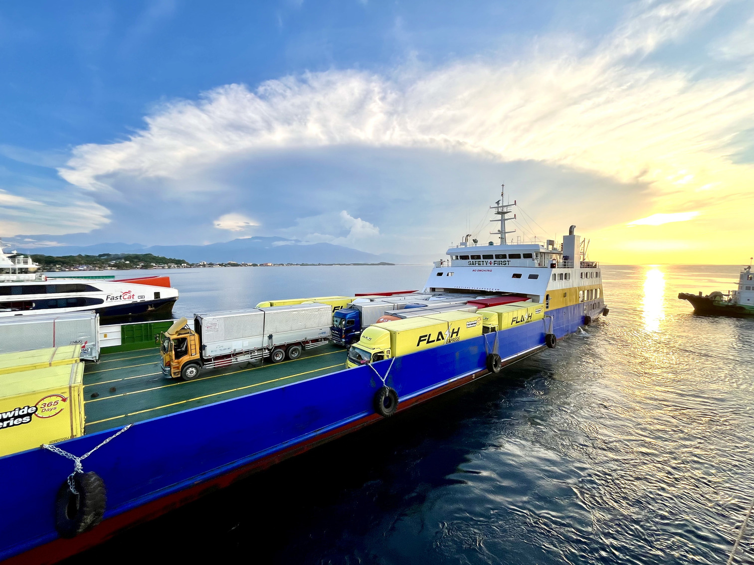 Crossing rough waters became part of the journey for Tzu Chi volunteers and doctors bringing medical care to the island province of Mindoro.
