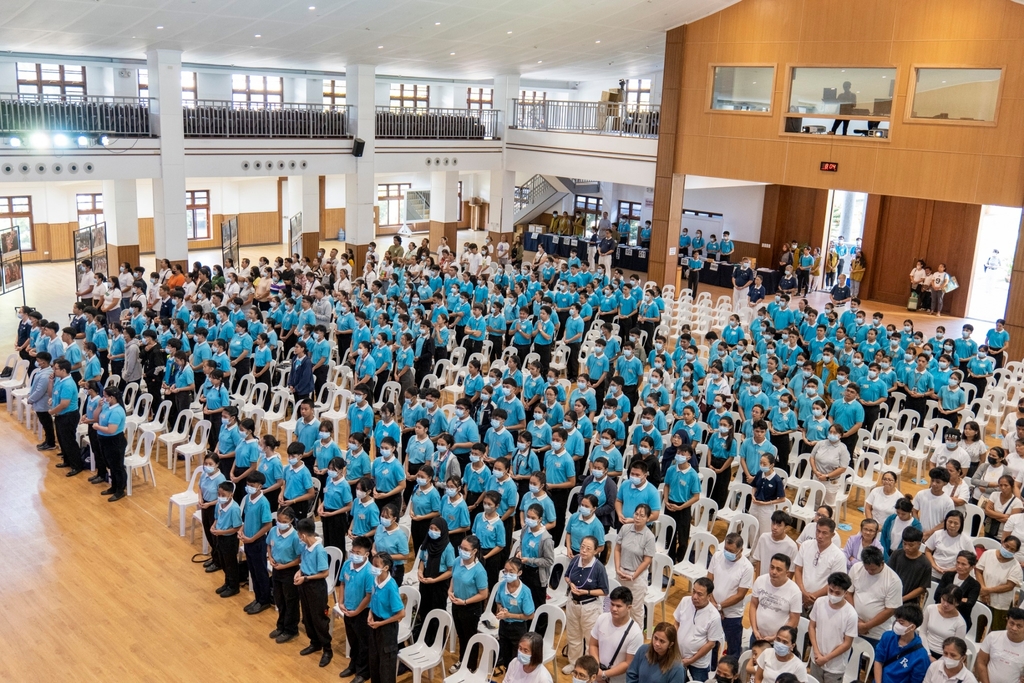 A joint Humanity class for Tzu Chi scholars and Charity Day for medical assistance beneficiaries was held on December 8 at the Jing Si Auditorium. Over 500 scholars and patients attended the event.