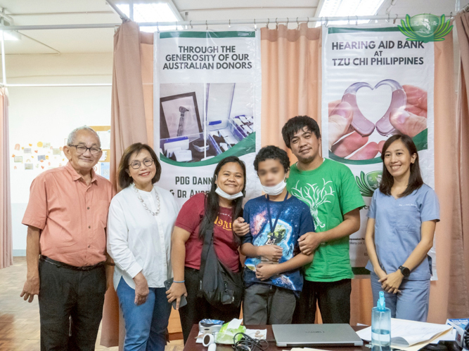 (From left) Hearing aid donors Rotary PDG Danny Low and Dr. Angeline Low, Jenny Tabuac, Jenard Tabuac, Gerald Tabuac, and clinical audiologist Kristine Layson pose for a picture after Jenard receives his hearing aid from Tzu Chi. 