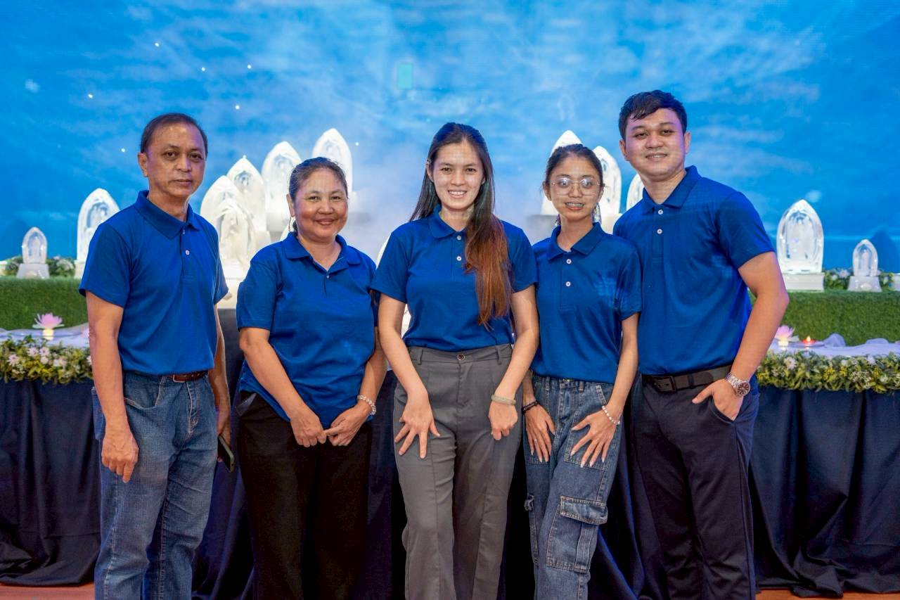 The Hilvano family (from left): Parents Glen and Luisa, Anerson’s girlfriend Rachelle Kang, sister Charlene, and Anerson at Tzu Chi’s 3-in-1 celebration on May 10 