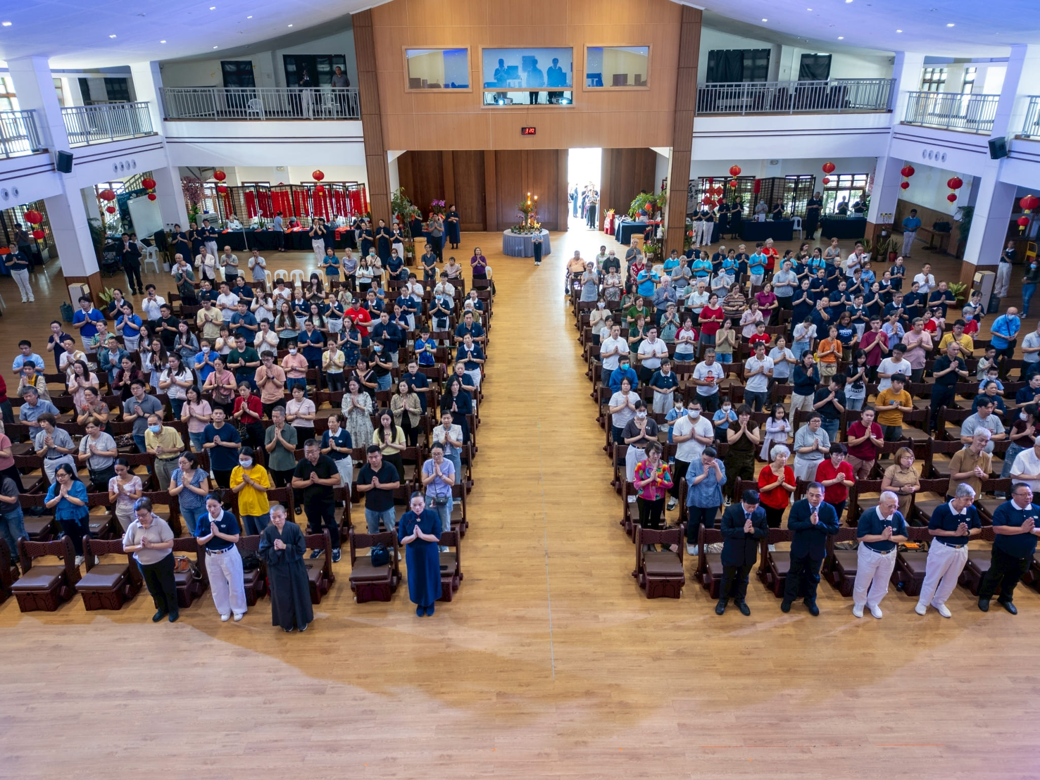 Long-time partners and loyal donors were among the special guests of Tzu Chi Foundation’s Year End Blessing at the Jing Si Hall on February 22. 