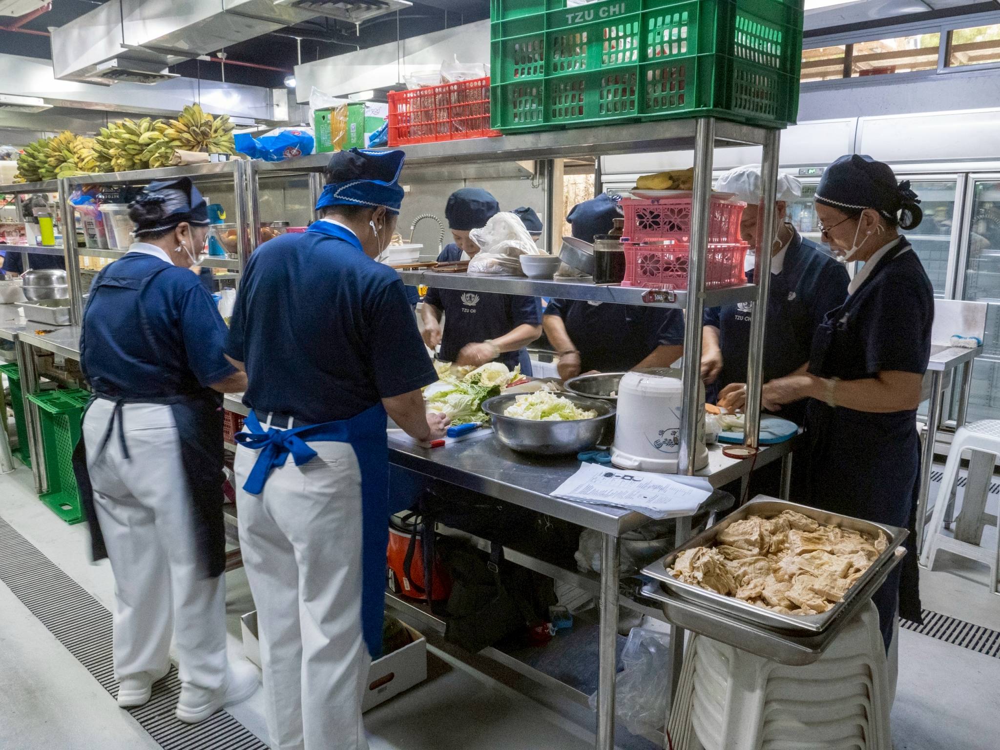 Tzu Chi’s tireless kitchen crew made sure that campers would enjoy their plant-based meals for the next three days. 