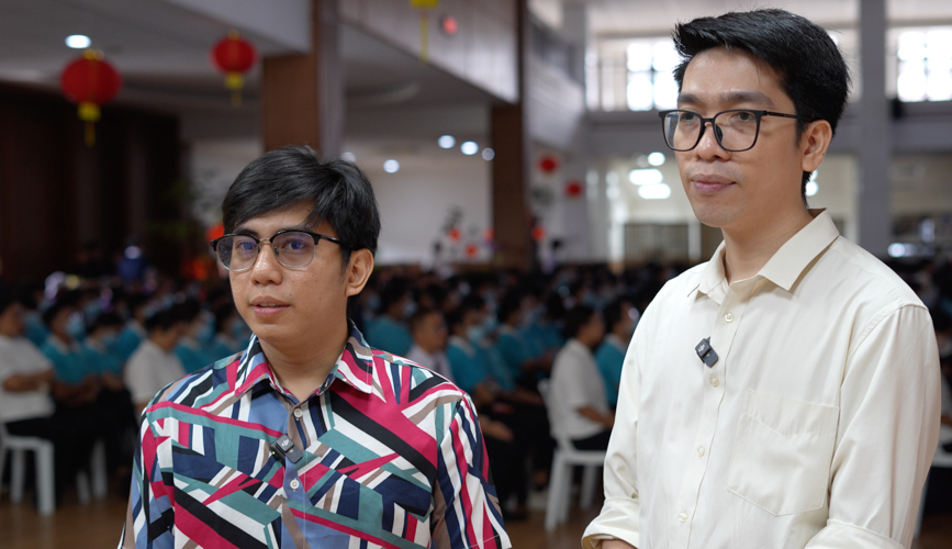 Miguel Bustamante (left) and Bumbee Tuwagon (right) from the University of the Philippines Diliman Office of Scholarships and Grants (OSG) look forward to the upcoming collaborative efforts with Tzu Chi Foundation.