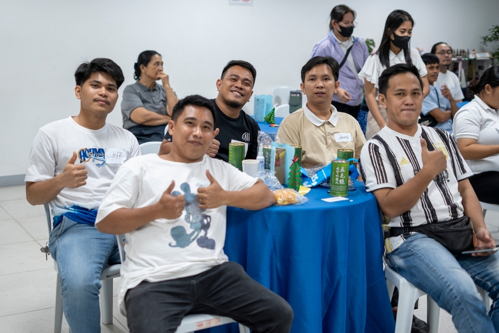 Jeffery Albarico (first from left) poses for a photo with fellow Dom-RAC scholars during the Tech-Voc alumni homecoming held last December 21, 2024.