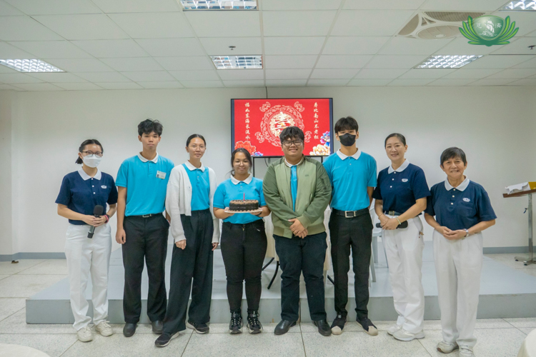 During the script-reading activity on birthday celebrations, the team of Sean Martin Cheng (third from right) wins best performance.