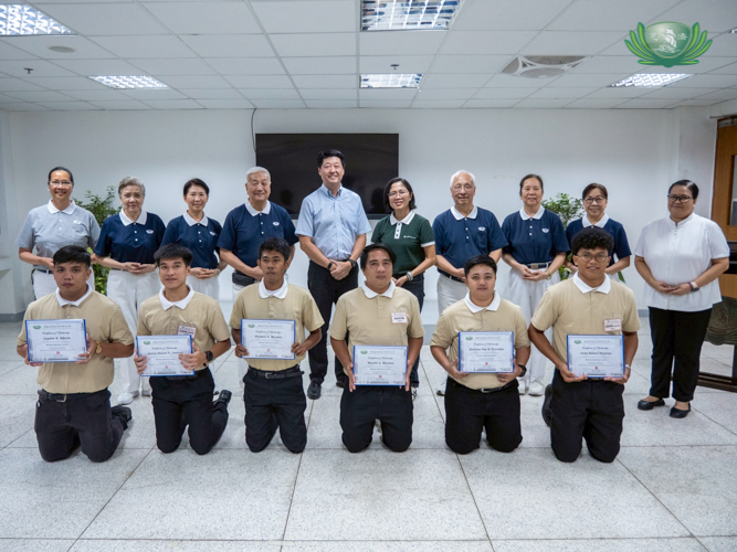 Scholars from Tech-Voc’s Batch 6 machining course pose with Tzu Chi volunteers and representatives from Lao Foundation, Inc.