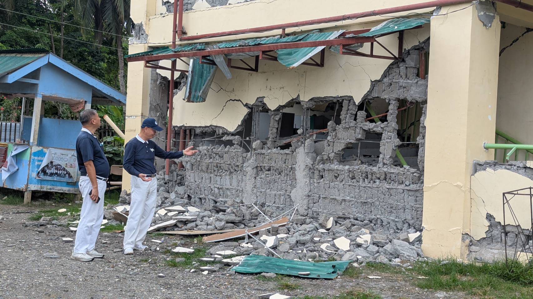 The powerful quake exposed the steel reinforcements and hollow blocks of a concrete wall. 