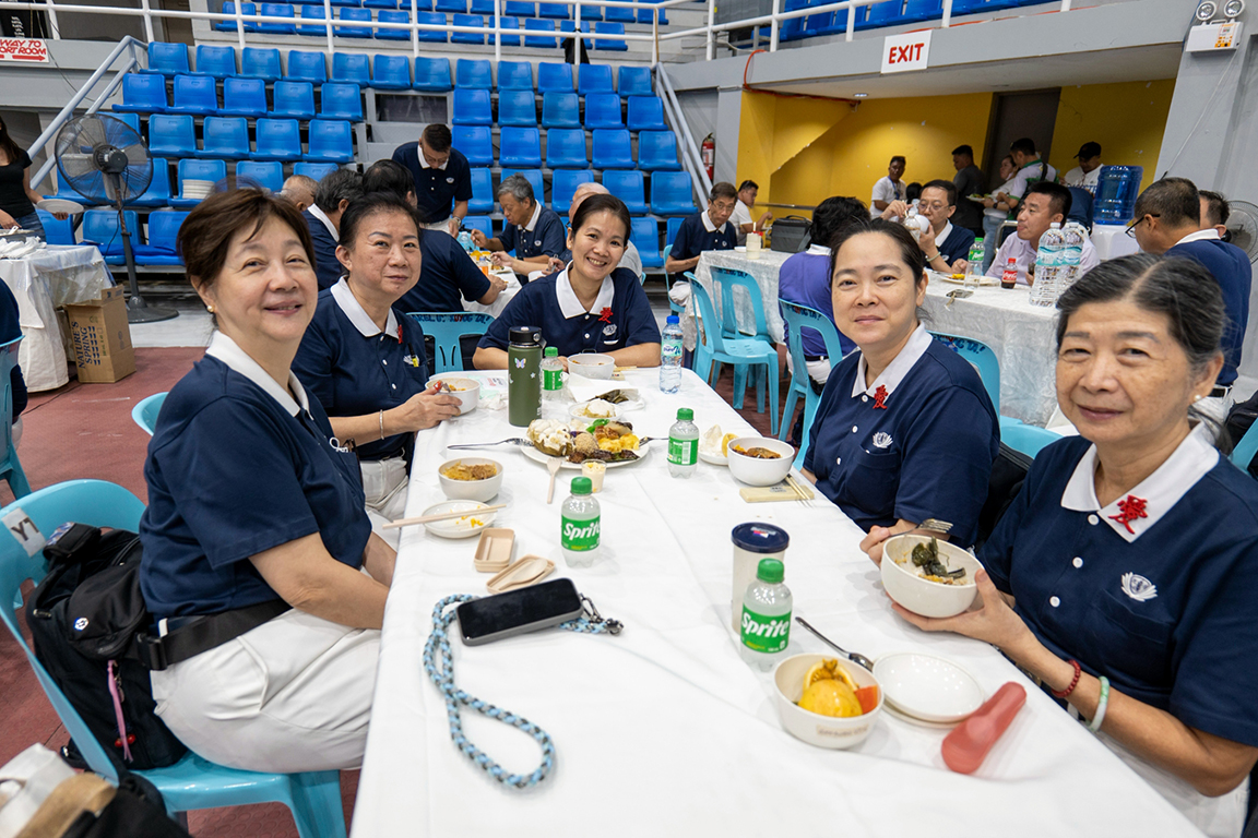 Honoring their tireless dedication to service, Tzu Chi volunteers take a brief pause from dinner for a group picture.