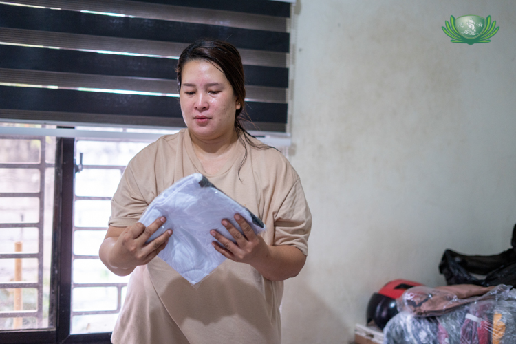Annaricca Manalastas, mother of Grade 10 student Faith Edrianne, works hard selling clothes to provide for her daughter’s needs.