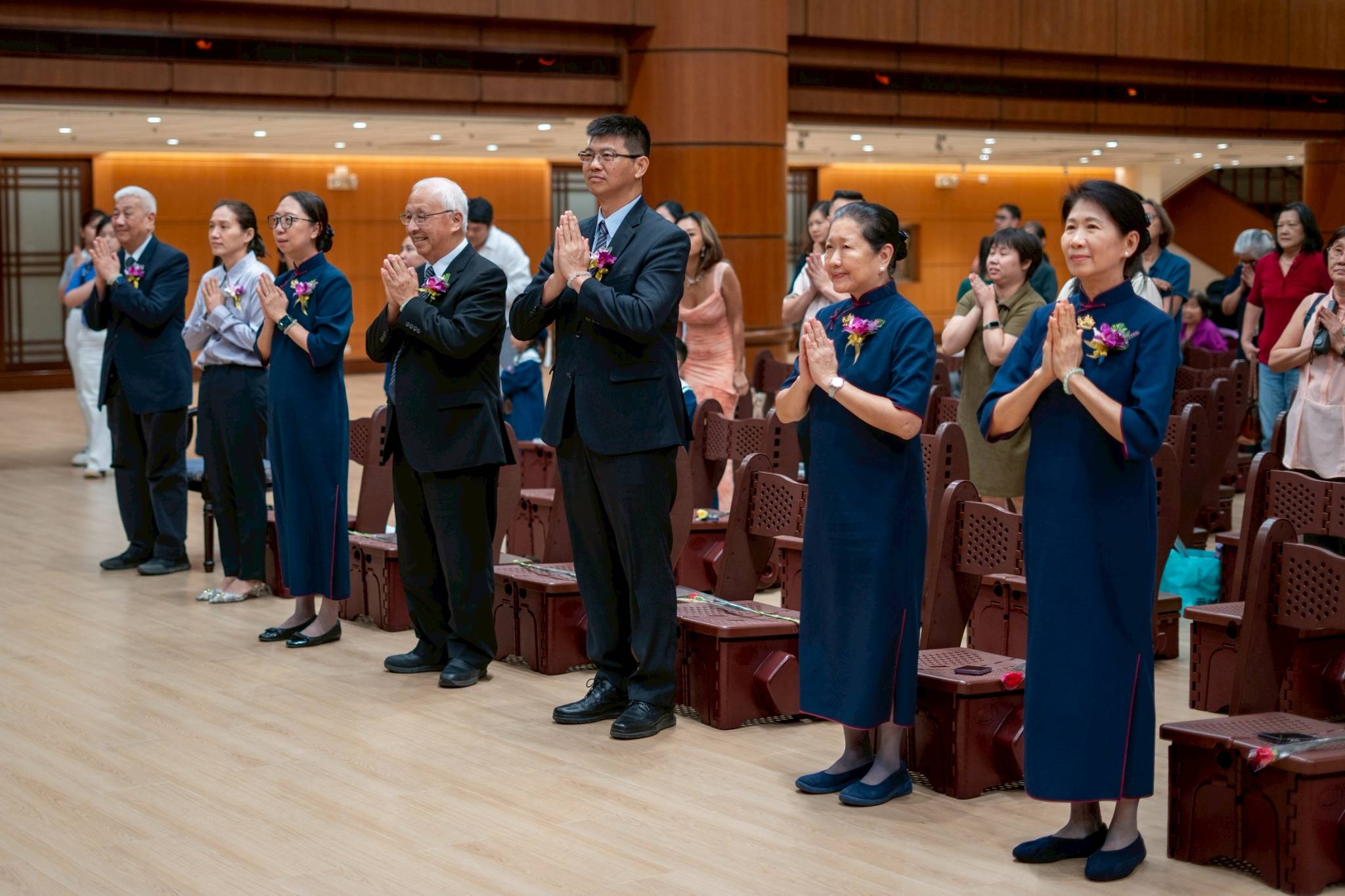 (From left) Tzu Chi Philippines CEO Henry Yuñez, Tzu Chi International Medical Association volunteer Dr. Bea Ang, Tzu Chi Deputy CEO Peggy Sy Jiang, Tzu Chi volunteer James Cheng, Tzu Chi Taiwan volunteer Ming-mo Tsai, Tzu Chi volunteer Sally Yuñez, and Tzu Chi Deputy CEO Woon Ng.