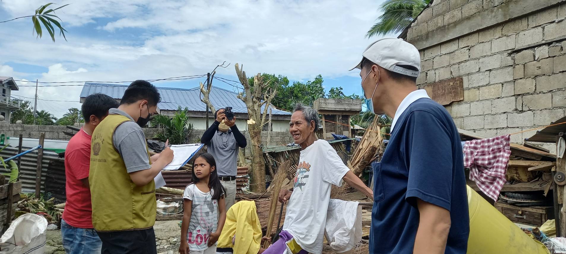 Tzu Chi volunteers visit areas affected by Typhoon Karding in Dingalan, Aurora