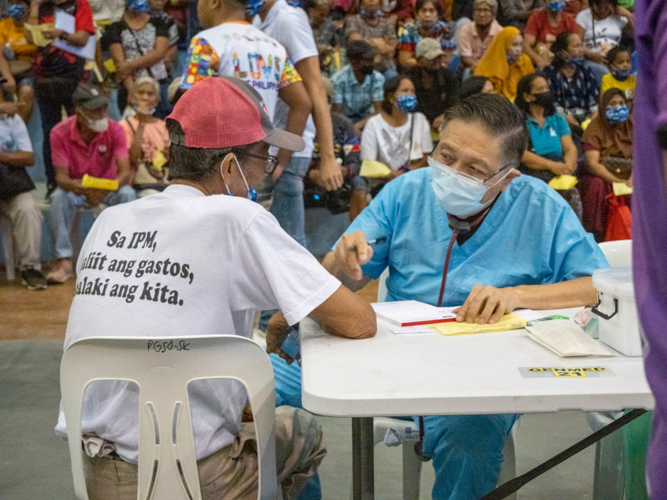 Many adult patients also got their free checkups at the general medicine area during the medical mission. 【Photo by Matt Serrano】