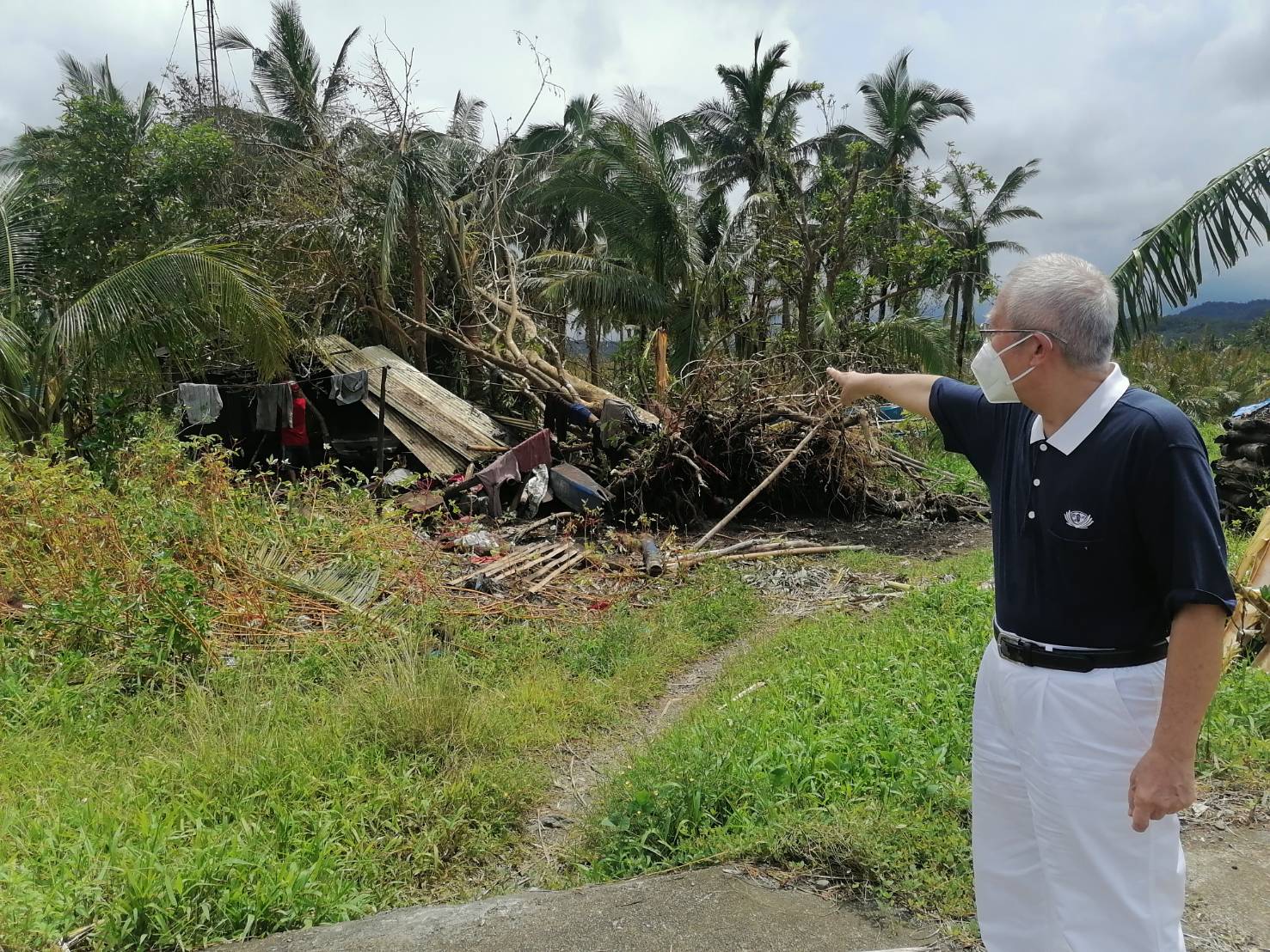 Tzu Chi volunteers visit areas affected by Typhoon Karding in Dingalan, Aurora