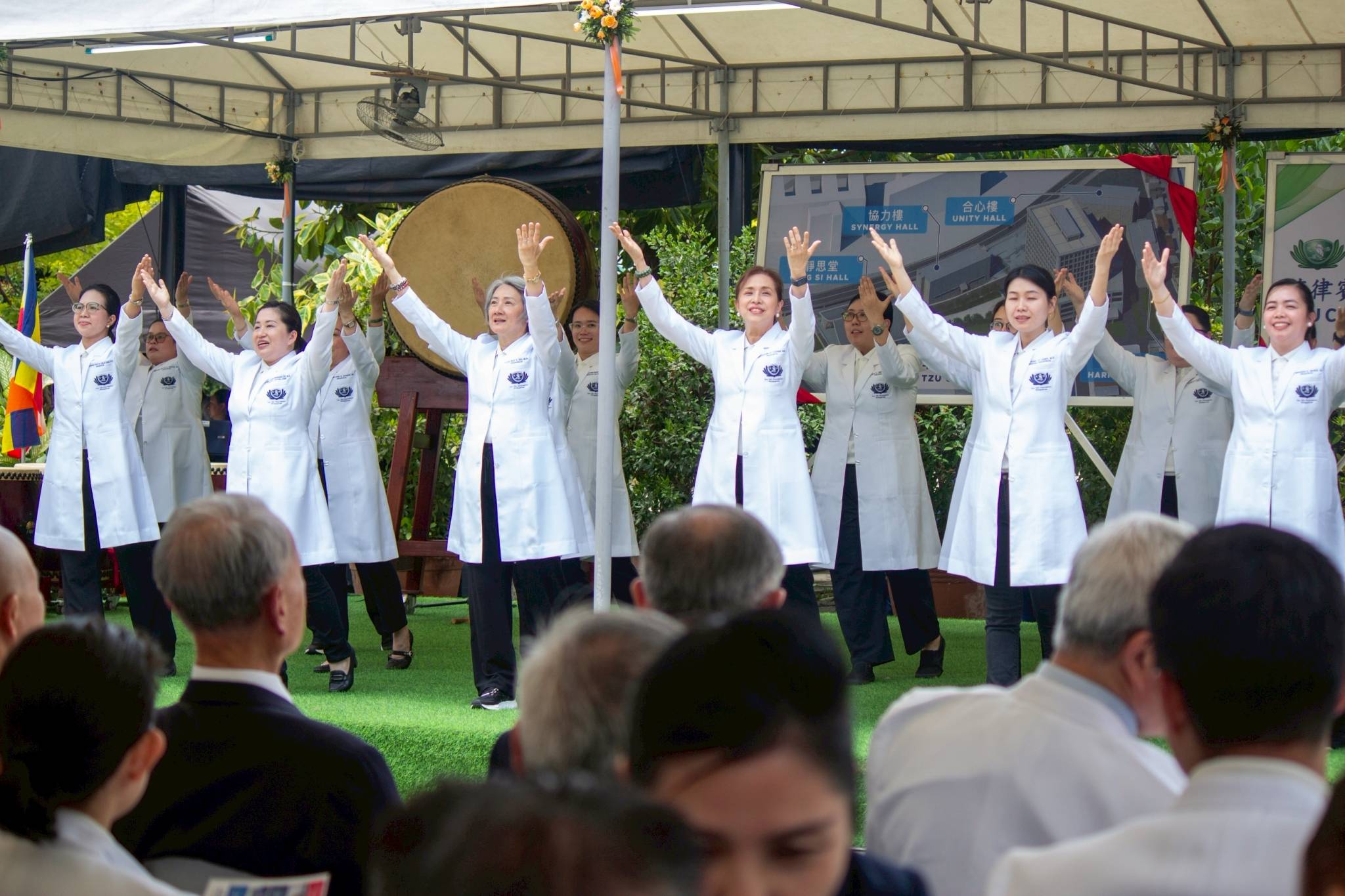 The graceful sign language performance of “Love Illuminates the World” by TIMA doctors, some of whom were part of the first medical mission in 1995, touched the audience. 