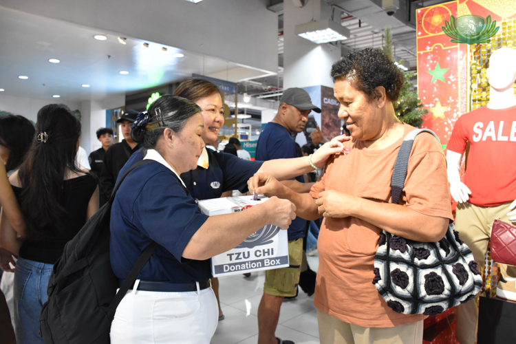 Carol from Papua New Guinea (right) had heard of the calamity in Cebu from her son who is in the province. “A lot has been happening and it’s hard not to care,” she said.