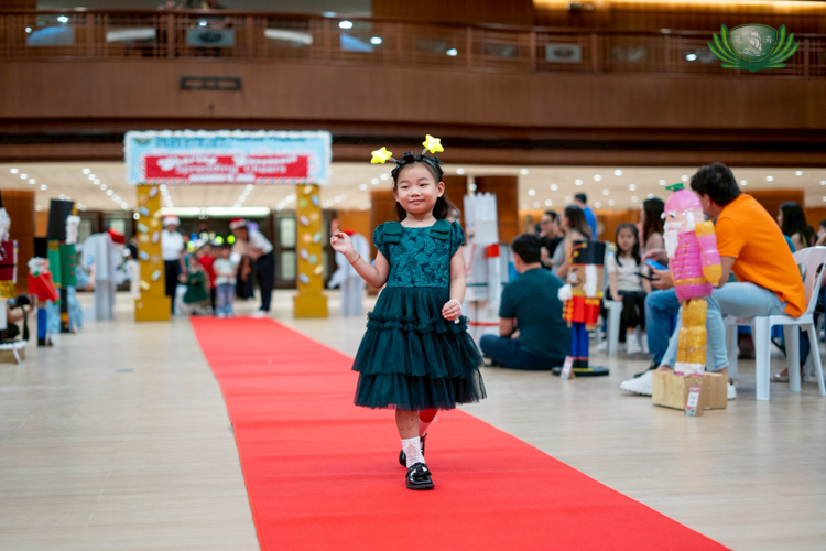 Children lit up the room with their adorable headbands, adding to the festive atmosphere.