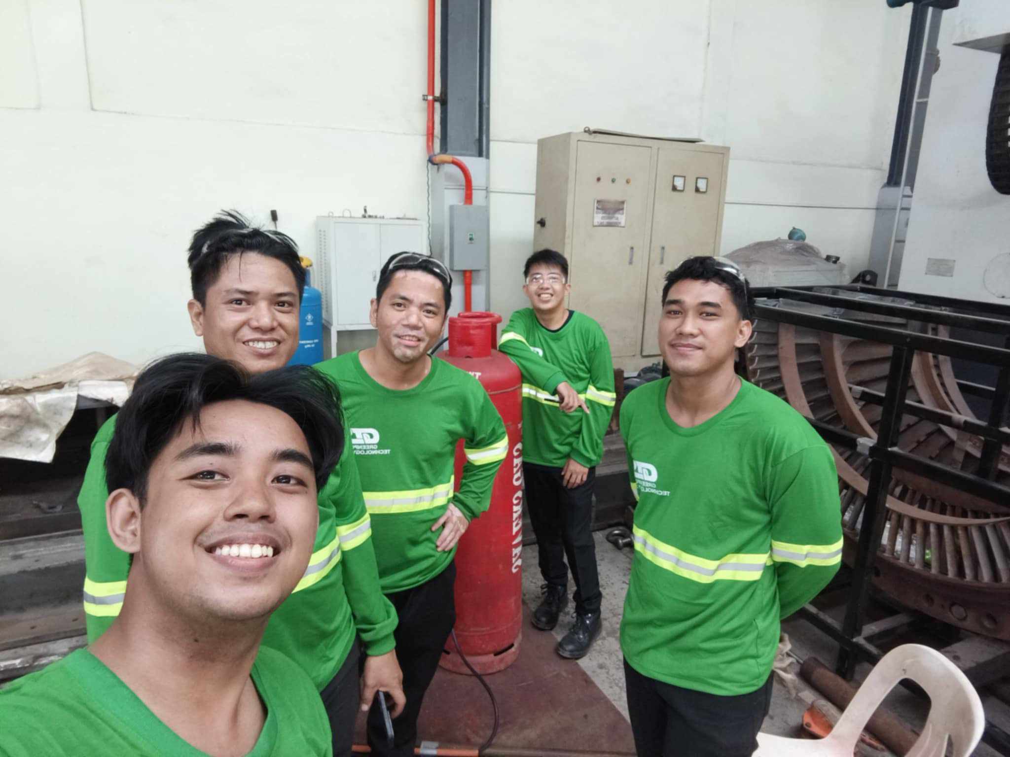 Gerald Seciban (first from left) with his fellow Tzu Chi Technical-Vocational scholars during their on-the-job training in Greenpower Technology Services.