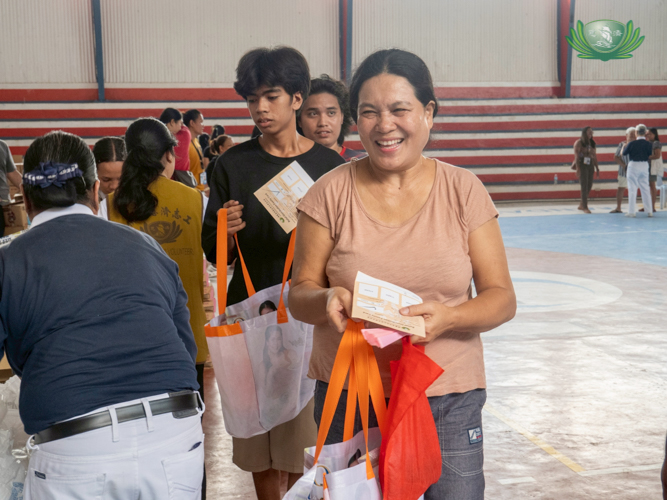 Before she became one of the beneficiaries of the Typhoon Tino relief, Eva Butaya experienced Tzu Chi’s compassion and generosity through a 2010 medical mission in Catmon, which covered her surgery and radiation for a malignant goiter. 