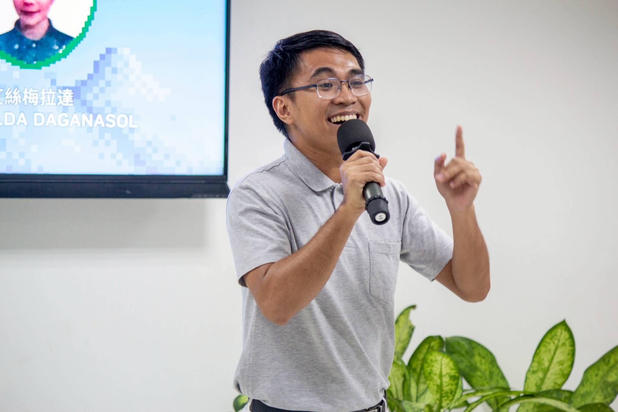 Tzu Chi volunteer Albert Briongos gave an impassioned presentation on a topic close to his heart: filial piety, or respect for one’s parents. 