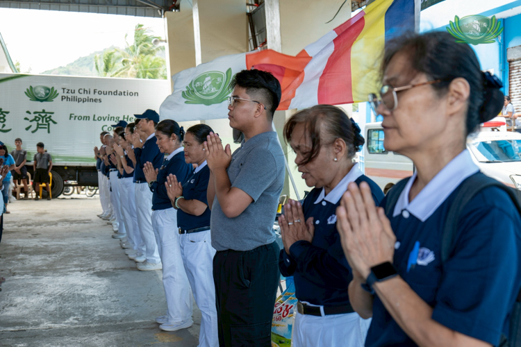 Tzu Chi volunteers lead a heartfelt prayer, offering strength and comfort to residents before the relief efforts begin.