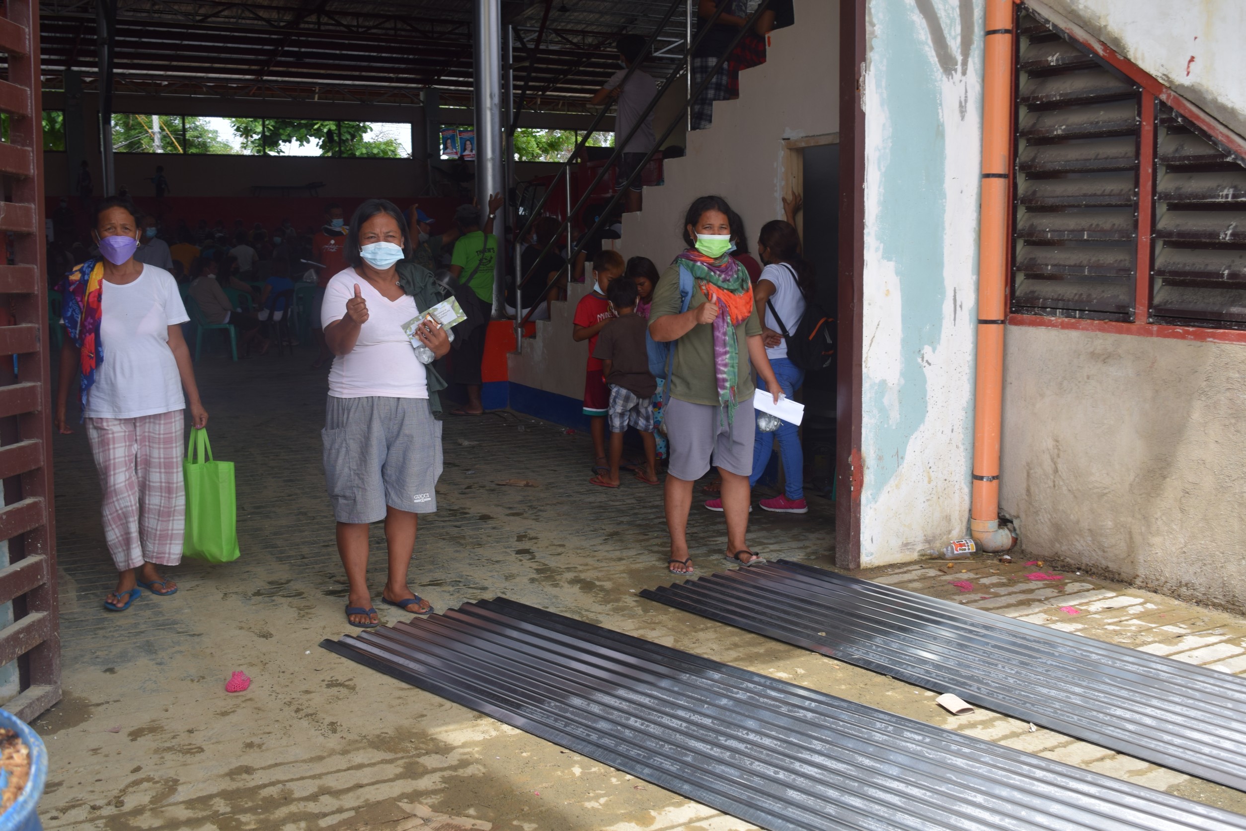 Beneficiaries give their two thumbs up after receiving their GI sheets. 