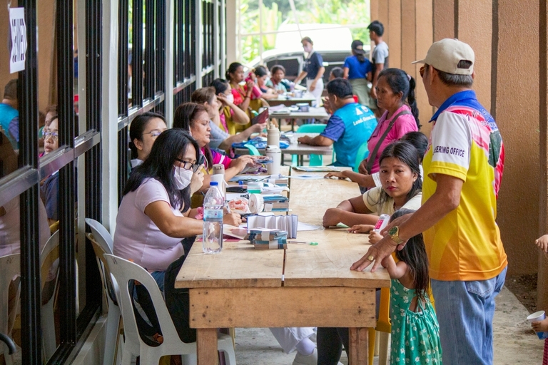 The Municipal Health Office deployed its personnel to assist with registration, guiding, and supporting the attendees.