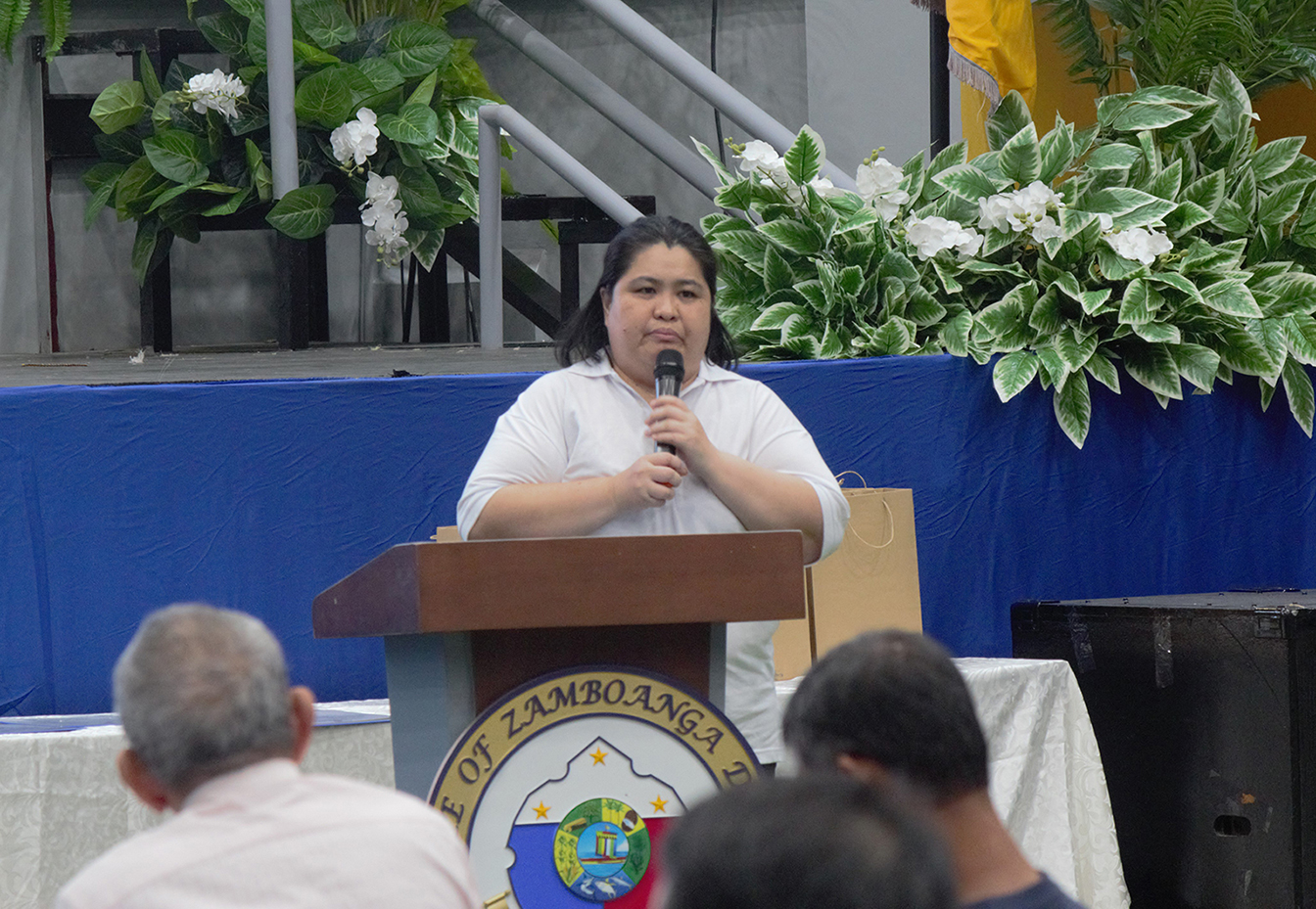 General Medicine volunteer Dr. Danica Baltazar commends the kitchen team for preparing delicious vegetarian meals that sustained them throughout their stay in Dipolog City.