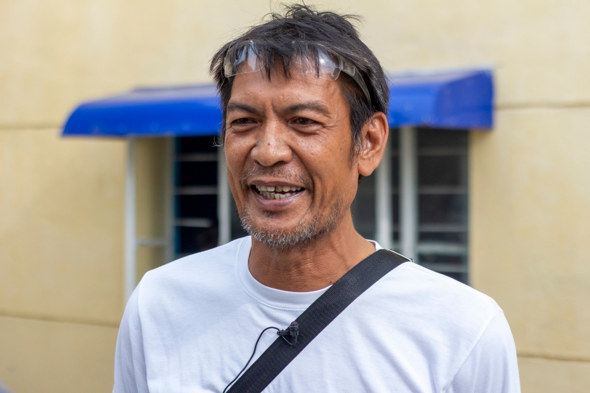 Tony David was reunited with Tzu Chi volunteers who facilitated his spinal surgery in 2013. His home in Barangay Paltic was partially damaged from Super Typhoon Karding (Noru).【Photo by Matt Serrano】