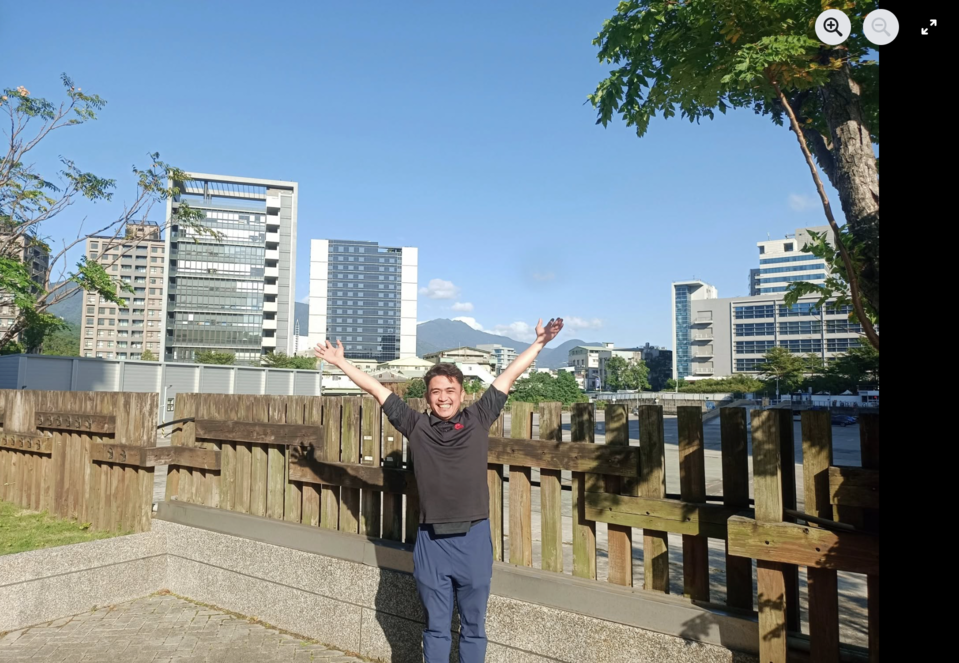 In Taiwan, it’s Gin on his way to visit Daai TV, Tzu Chi Foundation’s broadcast arm. 