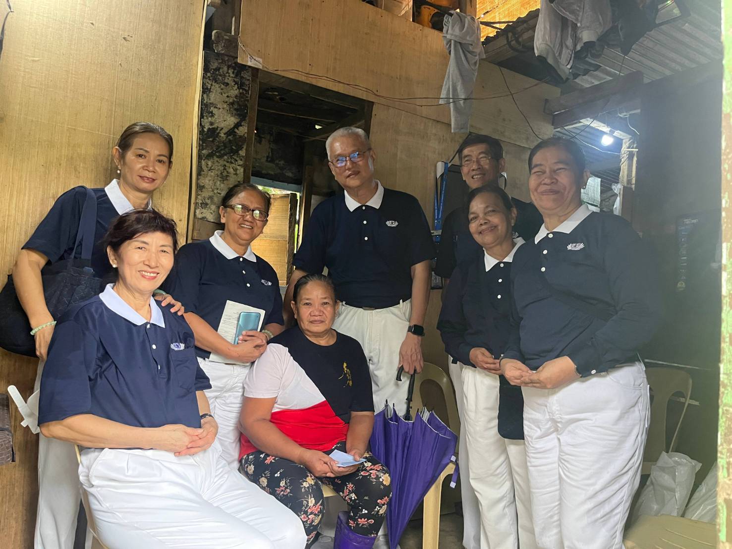 When flood waters subsided in Marikina, volunteers visited Tumana resident Wenefrida Abalon (seated, center). The local volunteer received basic provisions and P5,000 cash assistance.