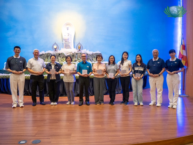 Winners received simple prizes in recognition of their competitive spirit.